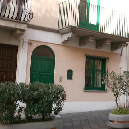 Casa vacanze Via Giuseppe Garibaldi 115 *