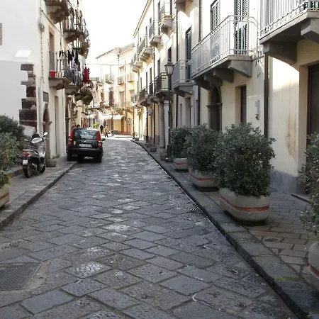 Via Giuseppe Garibaldi 115 *